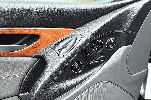 Mercedes-Benz SL500 26 of 30
