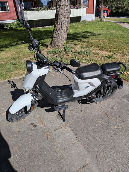 NIU El Uqi Sport 3 of 4