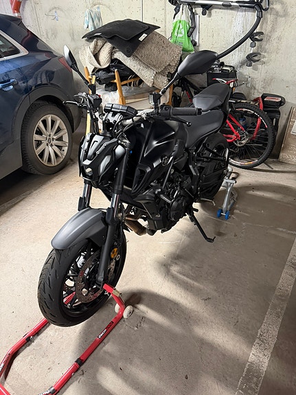 Yamaha MT-07 2 of 5