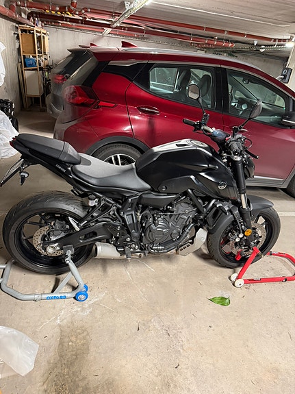 Yamaha MT-07 3 of 5