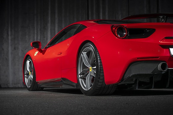 Ferrari 488 GTB 12 of 30