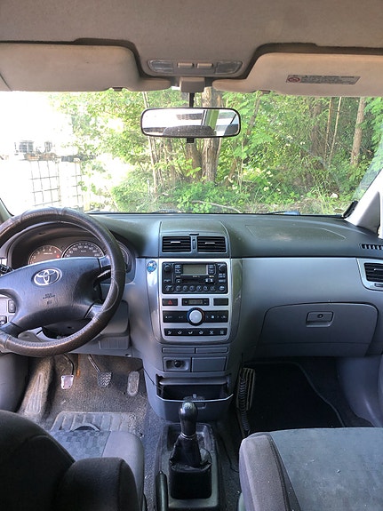 Toyota Avensis Verso 2002 photo 4