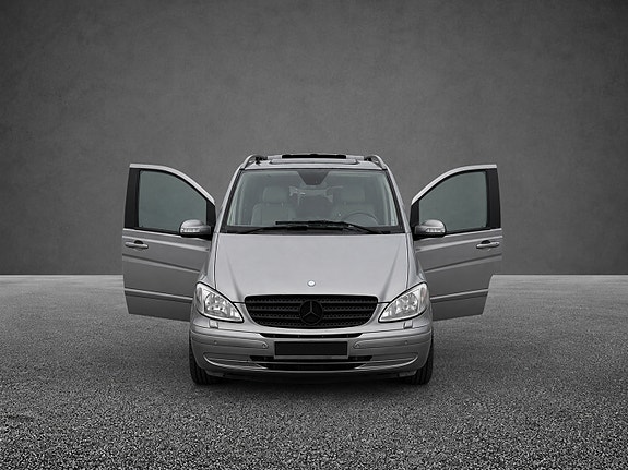 Mercedes-Benz Viano 2 of 5
