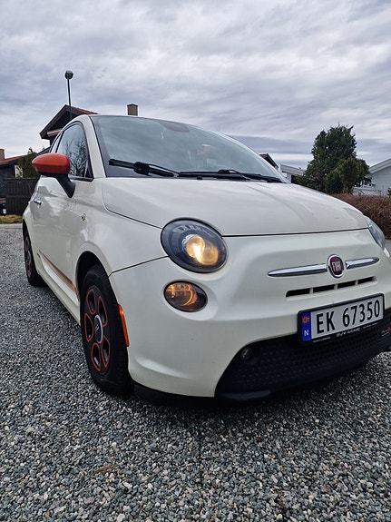 Fiat 500e 2 of 5