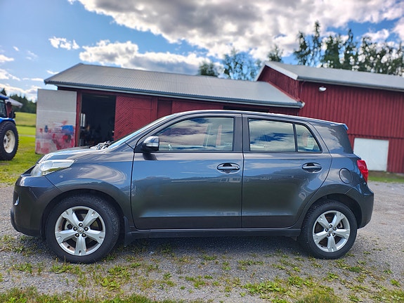 Toyota Urban Cruiser 2 of 5