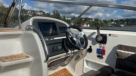 Yamarin 79 DC - Ankervinsj, varmer, baugthruster, kartplotter, Yamaha F300 29 of 30