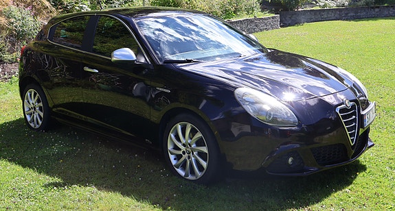 Alfa Romeo Giulietta 2 of 5