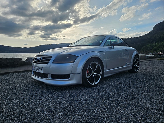 Audi TT 2 of 8