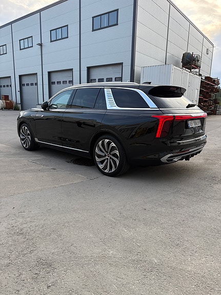 Hongqi E-HS9 4 of 5