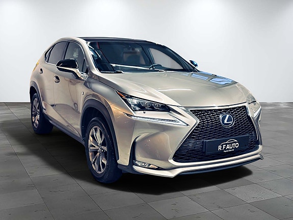 Lexus NX300h 2 of 5