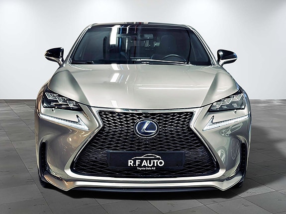 Lexus NX300h 3 of 5