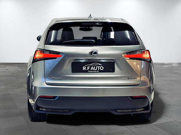 Lexus NX300h 5 of 5