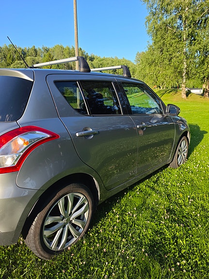 Suzuki Swift 3 of 5