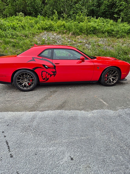 Dodge Challenger 2 of 5