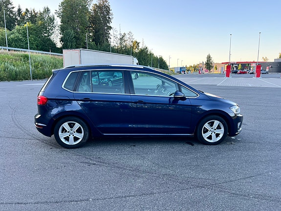 Volkswagen Golf Sportsvan 2 of 5