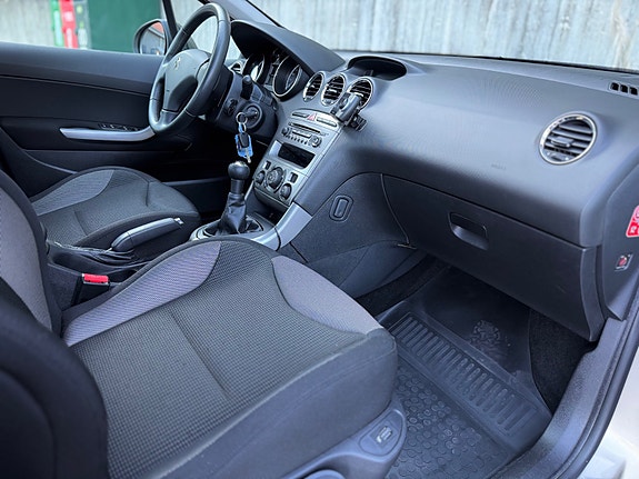 Peugeot 308 19 of 29
