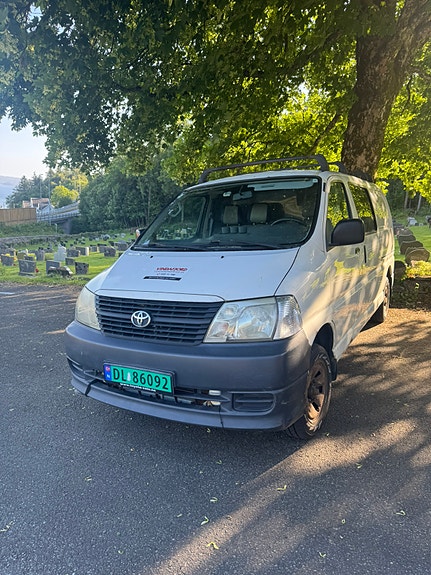 Toyota HiAce 10 of 13
