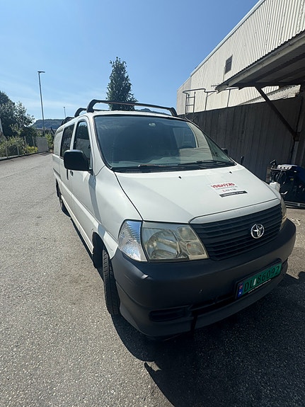 Toyota HiAce 12 of 13