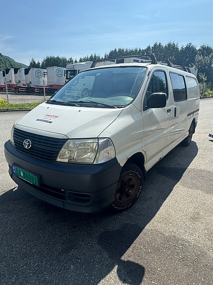 Toyota HiAce 11 of 13