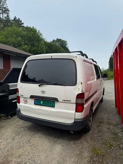 Toyota HiAce 3 of 13