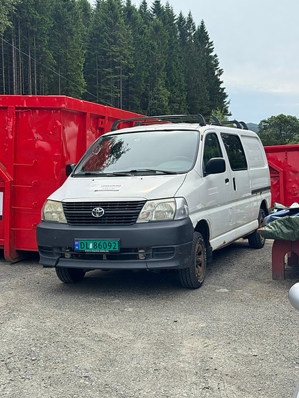 Toyota HiAce 2 of 13