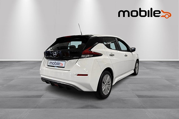 Nissan Leaf 3 of 5