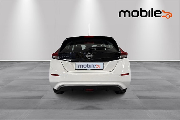 Nissan Leaf 4 of 5