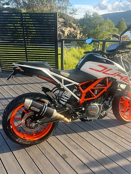 KTM 390 Duke 4 of 5