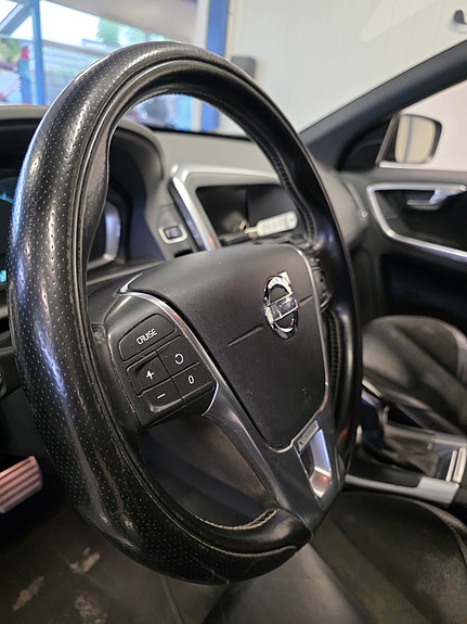Volvo XC60 9 of 22