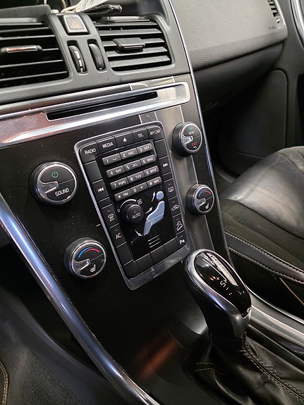 Volvo XC60 11 of 22