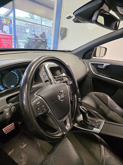 Volvo XC60 12 of 22