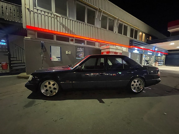 Mercedes-Benz E300 D 1991 photo 2