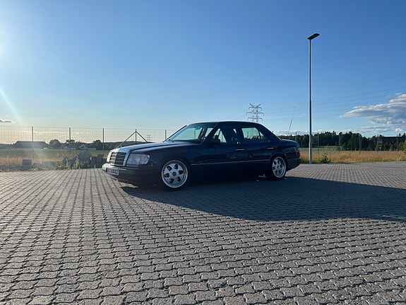 Mercedes-Benz E300 D 1991 photo 5