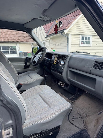 Volkswagen Caravelle 5 of 5