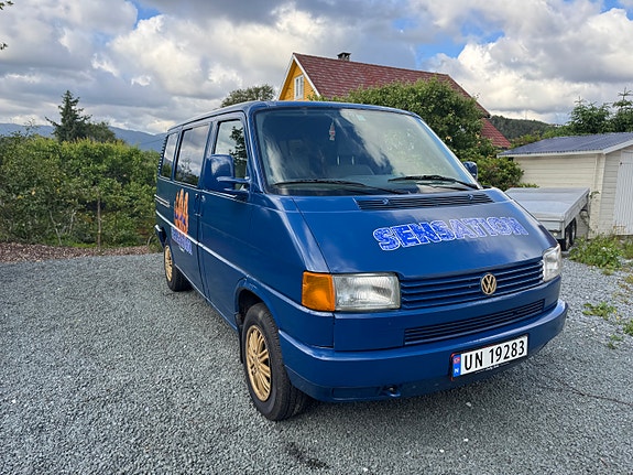 Volkswagen Caravelle 2 of 5