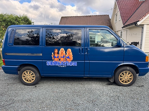 Volkswagen Caravelle 4 of 5