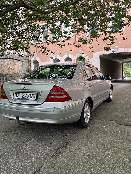 Mercedes-Benz C220 5 of 22