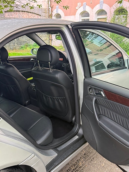 Mercedes-Benz C220 17 of 22