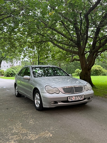 Mercedes-Benz C220 12 of 22