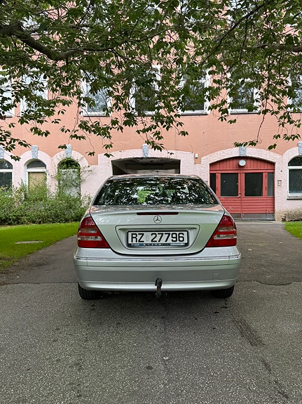 Mercedes-Benz C220 4 of 22