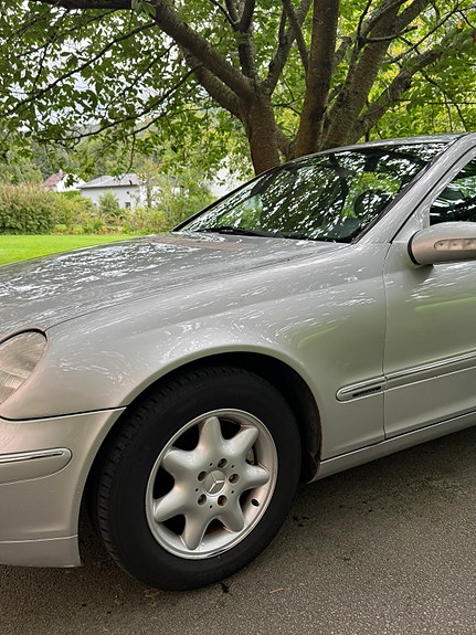 Mercedes-Benz C220 9 of 22