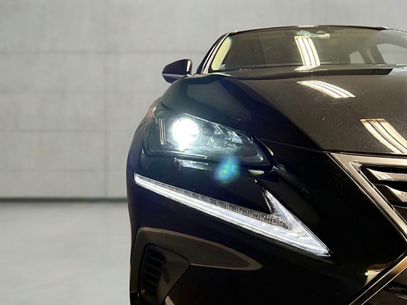 Lexus NX300h 5 of 5
