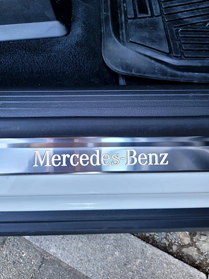 Mercedes-Benz EQE SUV 18 of 19