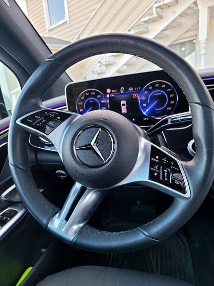 Mercedes-Benz EQE SUV 17 of 19