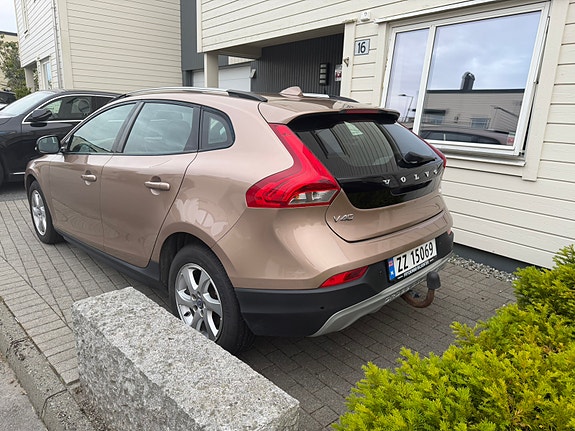 Volvo V40 Cross Country 3 of 5