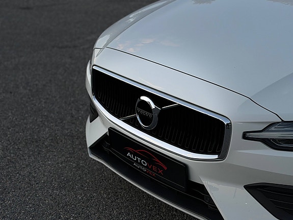 Volvo V60 2 of 5