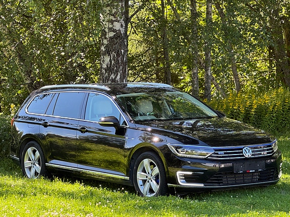Volkswagen Passat 2 of 5