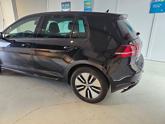 Volkswagen Golf 3 of 5