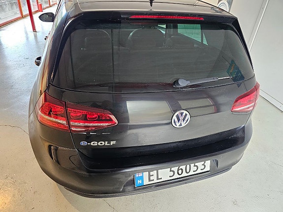 Volkswagen Golf 4 of 5