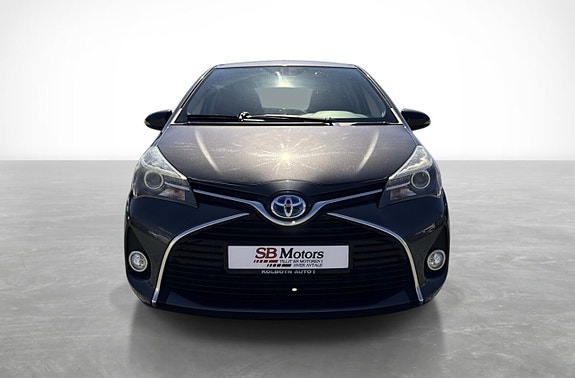 Toyota Yaris 2 of 5